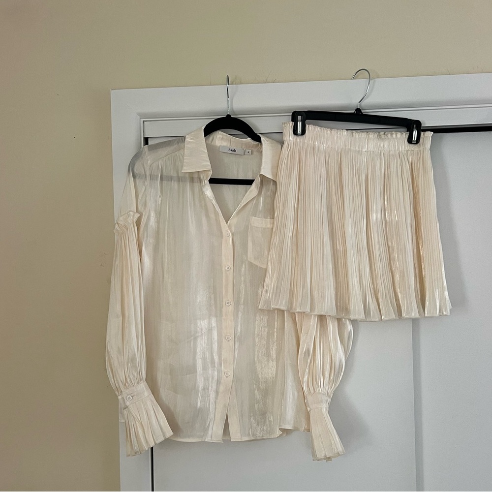 Pleated Satin Skirt Set - Picture 8 of 13